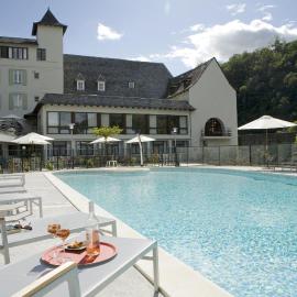 Logis Hôtel restaurant La Rivière，位于特吕耶尔河畔昂特赖格的酒店