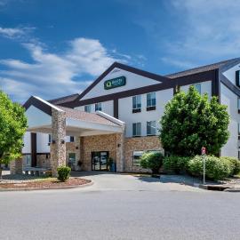 Quality Inn & Suites Manhattan，位于曼哈顿的酒店