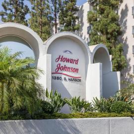 Howard Johnson by Wyndham Anaheim Hotel and Water Playground