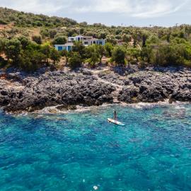 Villa Saphora Sea Front Villa，位于Évyiros的酒店