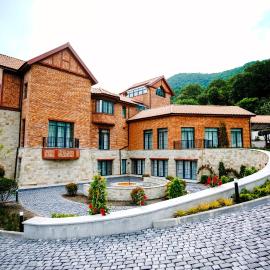 Hill Chalet Hotel Gabala，位于盖贝莱的酒店
