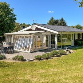2 Bedroom Cozy Home In Farsø，位于Farsø的酒店