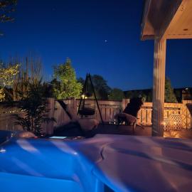 Sommerferie nær sjøen, jacuzzi, bålpanne og grill,，位于阿斯克尔的酒店