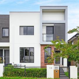 Entire home in Austral, Australia，位于Austral的酒店