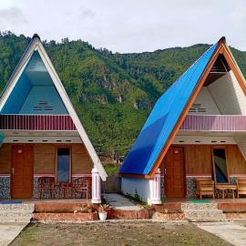 Unedo penginapan dan homestay，位于Tomok的酒店