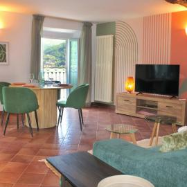 Lakefront 1BR Lake Garden Access，位于西玛的酒店