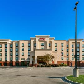 Hampton Inn & Suites Baltimore/Woodlawn,位于巴尔的摩的酒店