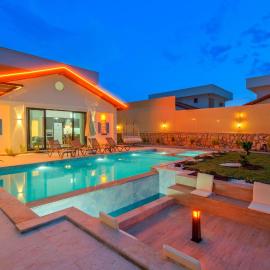 ADER DOĞA Villaları 4，位于Eskiömerler的酒店