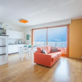 La Breva - Terrazzo panoramico vista lago di Como，位于Dorio的酒店