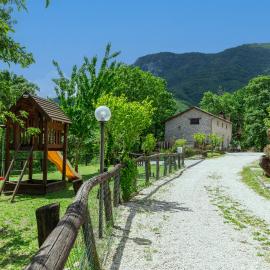 Agriturismo La Ferrera，位于Varco Sabino的酒店