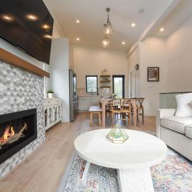 Luxury Saratoga Beach Town Home，位于Oyster Bay的酒店