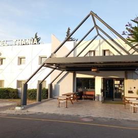 HOTEL THANIA Sète Frontignan，位于弗龙蒂尼昂的酒店