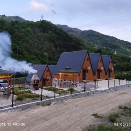 uzungöl Çaykara pansiyon bungalov，位于Yukarı Şinek的酒店