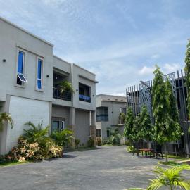 Romeo Court，位于阿库雷的酒店