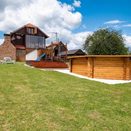 Cozy Home In Klostar Ivanic With Sauna，位于Kloštar Ivanić的酒店