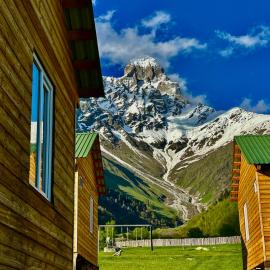 Ushba Cottages，位于Mazeri的酒店