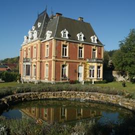 Chateau Neufays，位于特镇的酒店