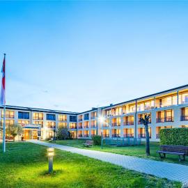 Best Western Plus Kurhotel an der Obermaintherme，位于巴特司塔福斯坦的酒店