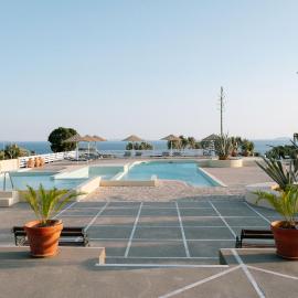 Mandilada Family Village - Seaview Villas，位于马拉松坎博斯的酒店