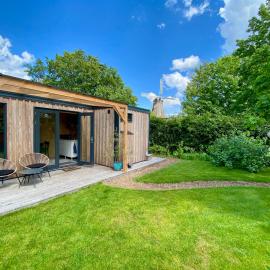 Tiny House The Cabin，位于Peize的酒店