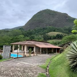 Sítio das Flores, 7 Km do centro de Castelo，位于Castelo的酒店