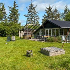 Lovely Home In Bording With Kitchen