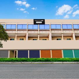 Townhouse Oak Dewas Junction,位于Dewās的酒店