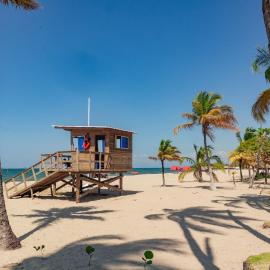 Casa de Playa Manecal，位于科韦尼亚斯的酒店