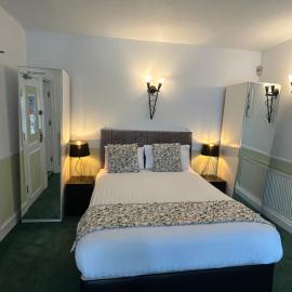Barons Court Hotel，位于伍尔弗汉普顿的酒店