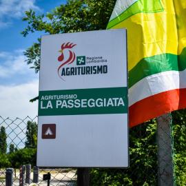 Agri Campeggio La Passeggiata solo posti campeggio camper roulotte tende，位于Goito的酒店