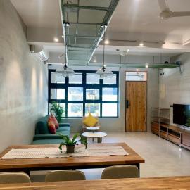 The Moment Hostel Dulan，位于东河的酒店