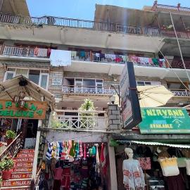 Nirvana hotel , near by hot springs in manali bashisht，位于Bashist的酒店