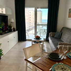 Chula Vista Apartamento, 200m de la playa, piscina, parking，位于代穆斯的酒店
