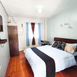 Maria's Inn Deluxe Room，位于Pooc的酒店