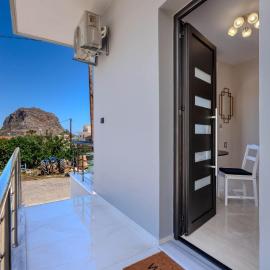 Liθos Monemvasia，位于Yéfira的酒店