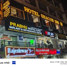 Hotel Shagun Inn Bopal，位于Bodakdev的酒店