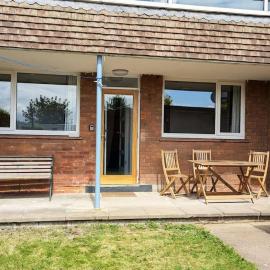 10 Mins Arena 2-Bed Flat Free Street Parking