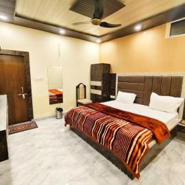 Hotel virat inn，位于瓜廖尔的酒店
