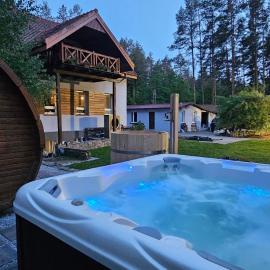 Las Warmegas - Luksusowy Dom Rozrywki z Jacuzzi,Sauna,Padel，位于Miłogórze的酒店