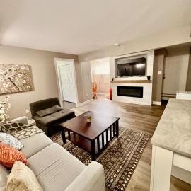 Private walkout basement apt，位于Lower Sackville的酒店
