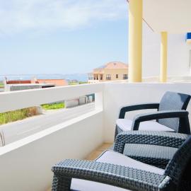 Catarina House - Baleal Beach, Balcony, Pool，位于费雷尔的酒店