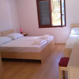 Resort Village T.N. Milna，位于维斯的酒店