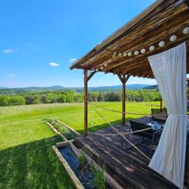 Widokowe Stodoły Bieszczady-domy jacuzzi i widokiem połonin，位于莱斯科的酒店