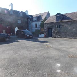 The Red Lion，位于Llangadog的酒店
