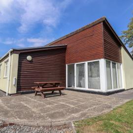 Harcombe House Accessible Pet Free Bungalow Sleeps 6，位于牛顿阿伯特的酒店