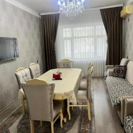 Spacious 2BR Apartment , Steps to Beach , Central & Quiet , Fast WiFi，位于连科兰的酒店