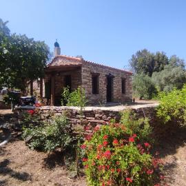 Agios Ioannis Solar Cottage - Eco-friendly, Solar Powered，位于Raches的酒店