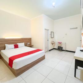 RedDoorz at Hotel Mutiara Ponorogo，位于茉莉芬的酒店