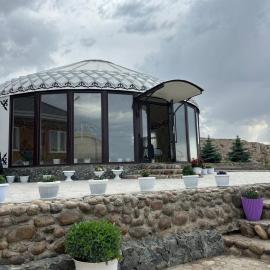Tasmal Yurt Camp，位于Tong的酒店