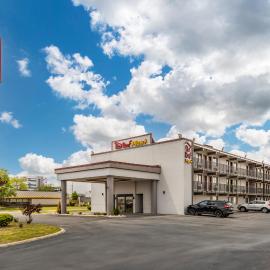 Red Roof Inn Bourbonnais，位于Bourbonnais的酒店